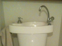 WiCi Concept Waschbecken auf das WC anpassungsfähiges - Herr P (Frankreich - 31)